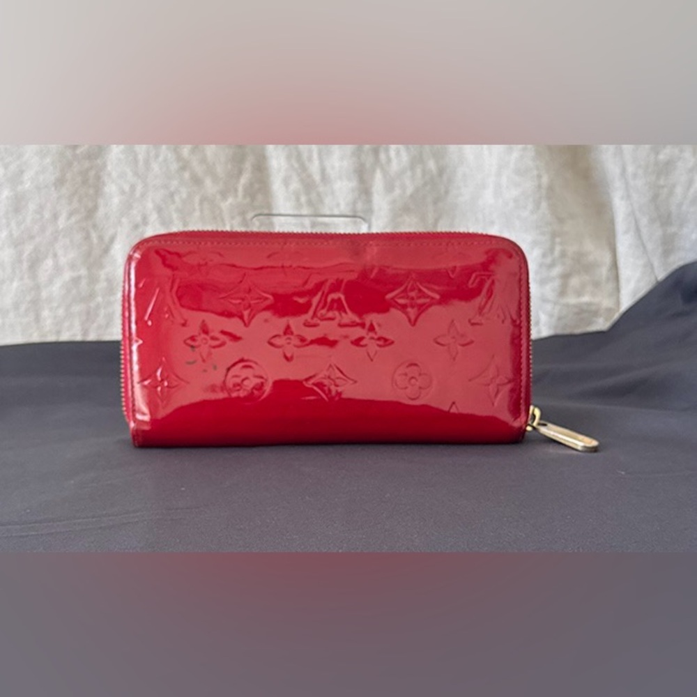 Louis Vuitton Red Monogram
Embossed Vernis Leather Wallet - Picture 2 of 16